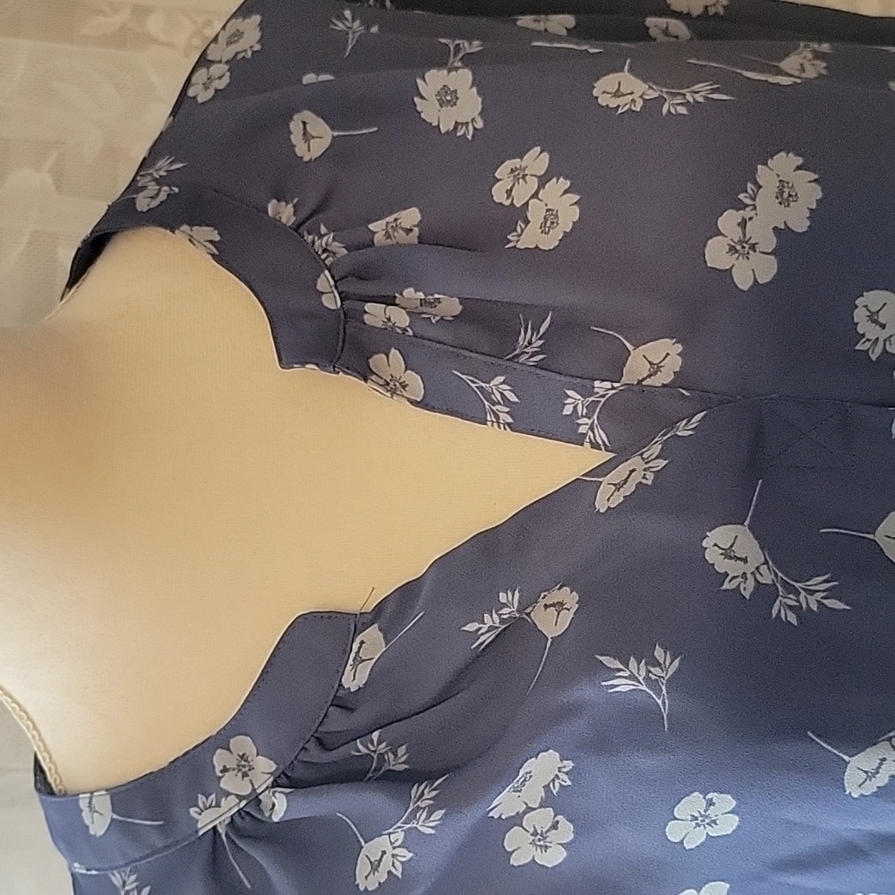 Blouse - Picture 2 of 2